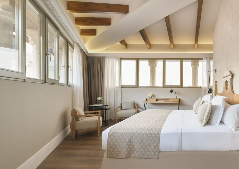 Egyptian cotton sheets, premium bedding, memory foam beds, minibar
