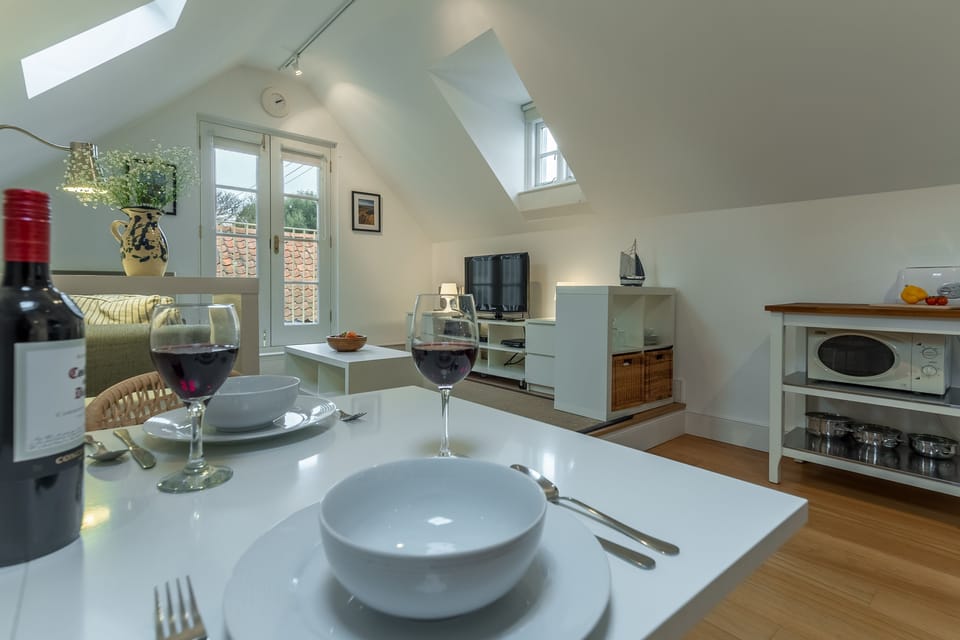 Newgate Boathouse, Wells-next-the-Sea: The open-plan living area offers easy living with lots of comfort