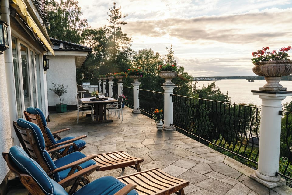 Terrace with lotes of space and great view.