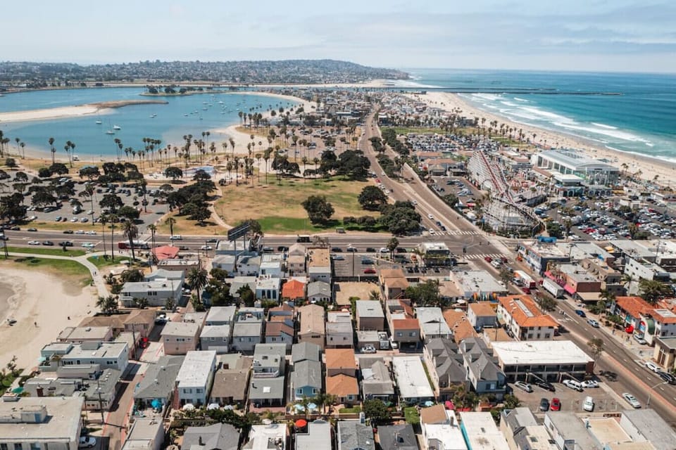 Just a couple of blocks away from Belmont Park and the Pacific Ocean!
