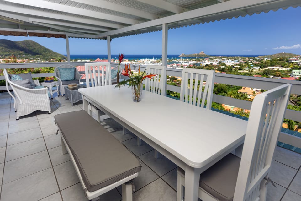 A superb veranda dining experience with spectacular views  