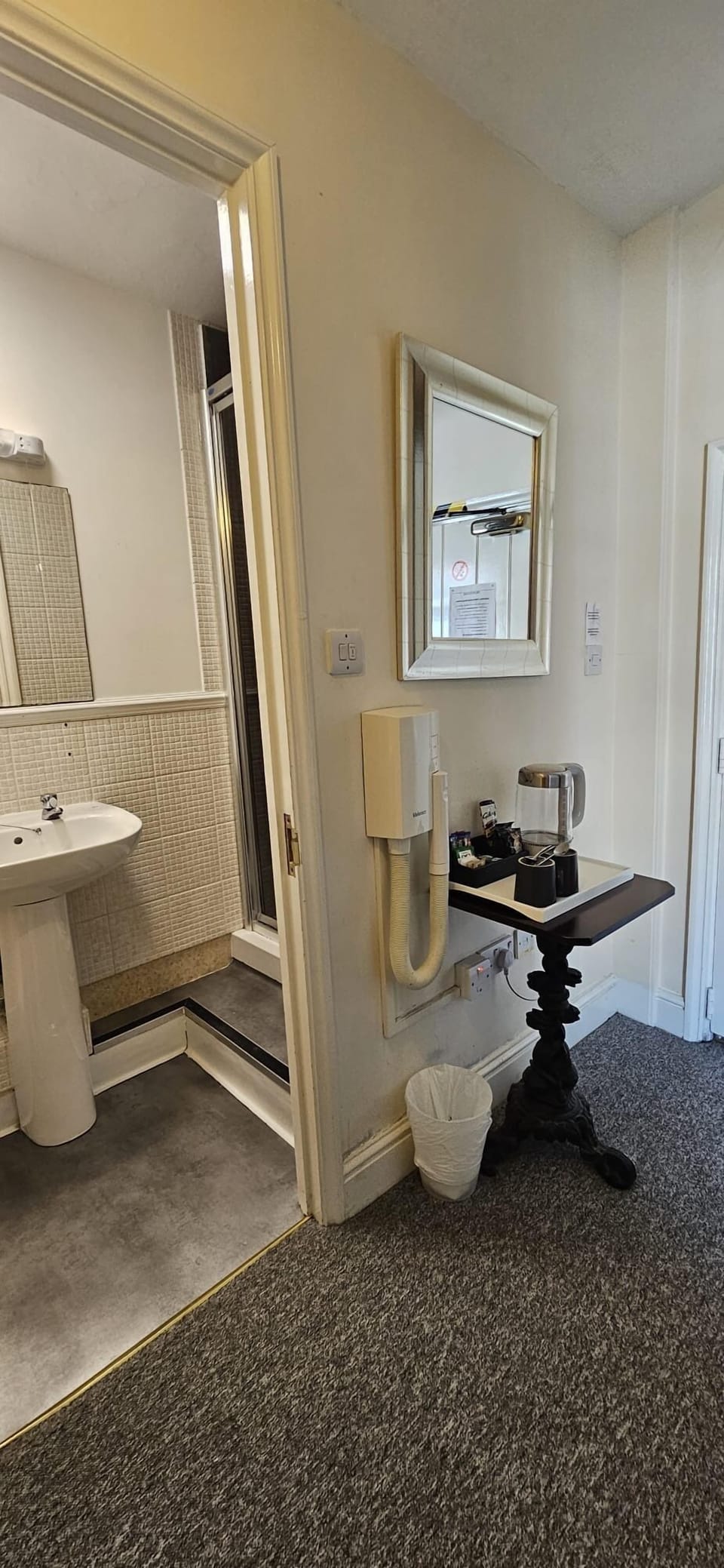 Double Room | Free WiFi, bed sheets