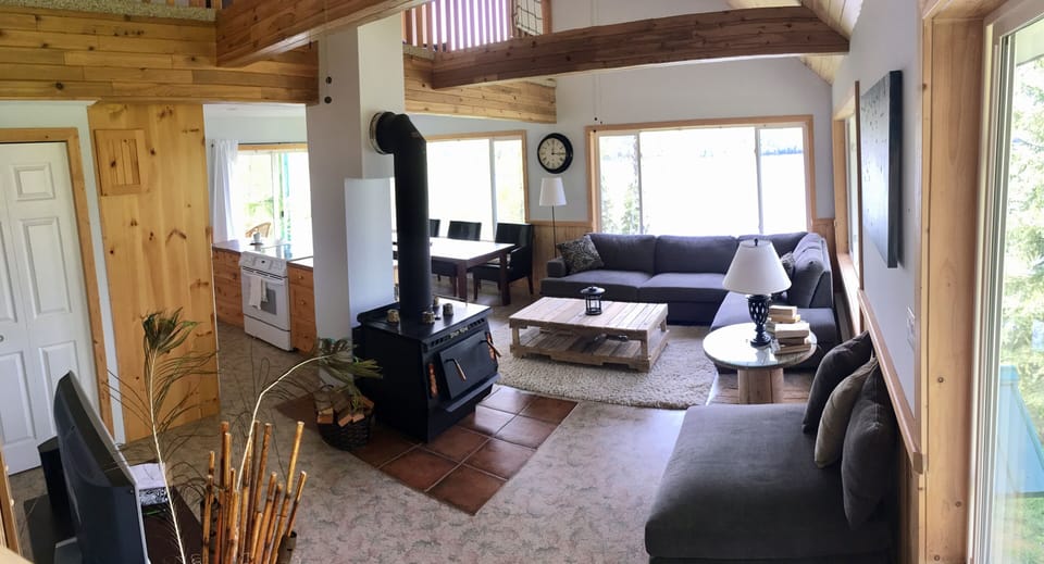 Open concept - perfect family lake life