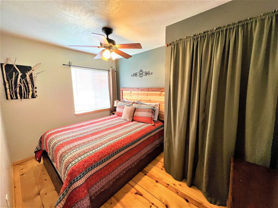 Queen bedroom #2 with AC unit