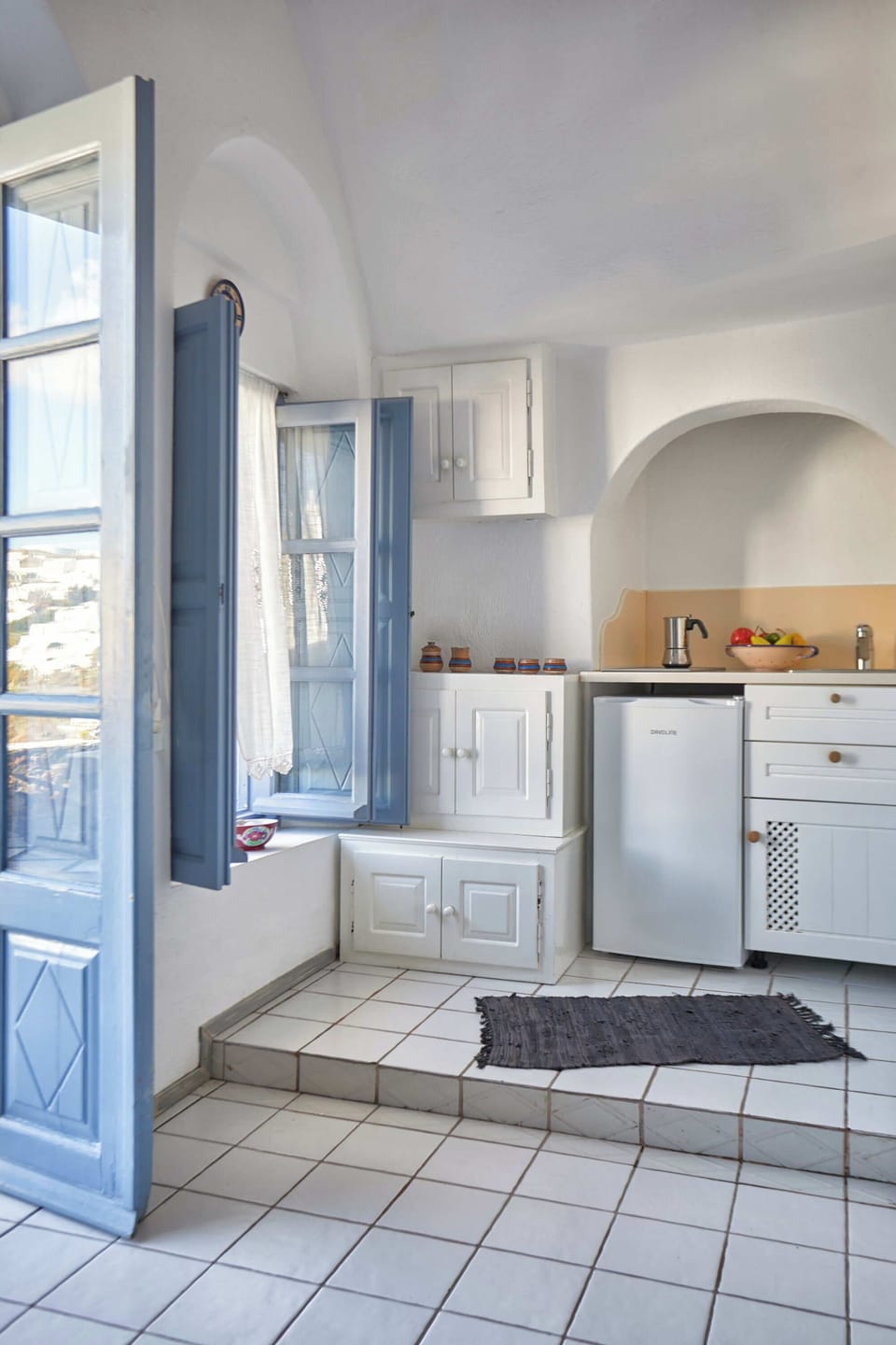 Honeymoon Studio | Private kitchen | Fridge, stovetop, coffee/tea maker, electric kettle