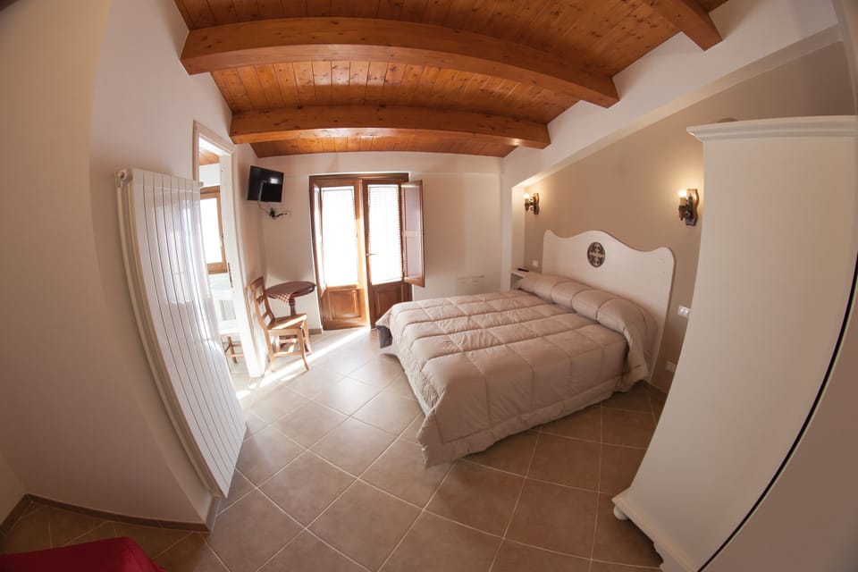 Standard Room, Non Smoking | Individually furnished, desk, bed sheets