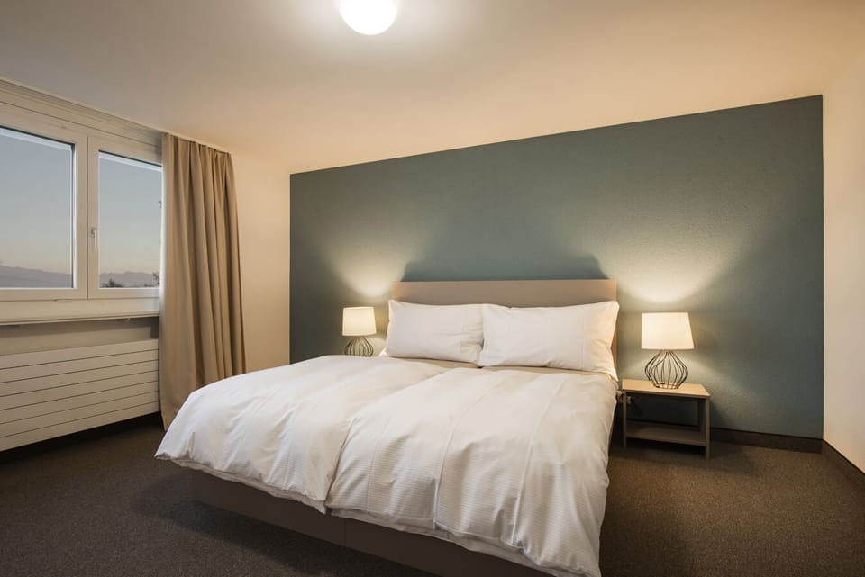 Signature Double Room, 1 Queen Bed | Desk, blackout drapes, soundproofing, free WiFi