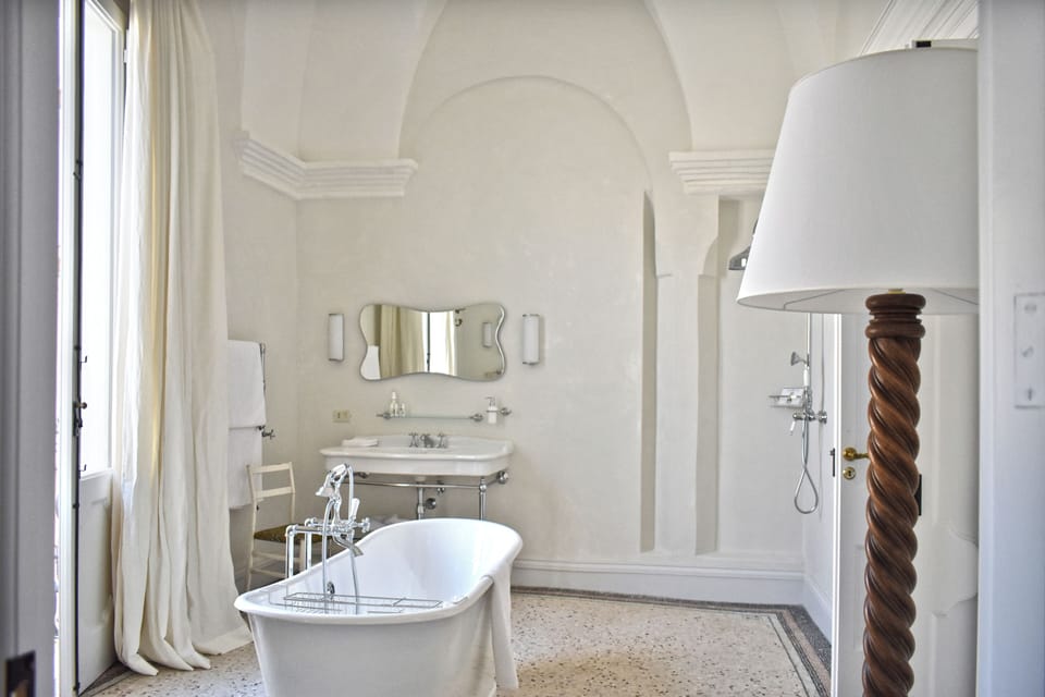 Royal Apartment | Bathroom | Free toiletries, hair dryer, bidet, towels