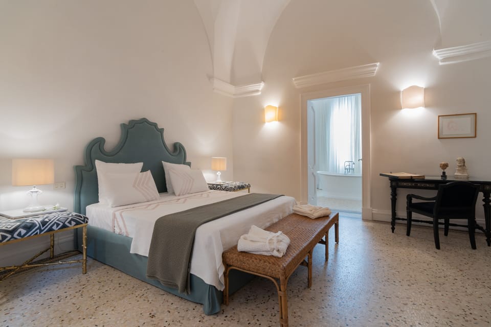 Royal Apartment | Individually decorated, individually furnished, free WiFi, bed sheets