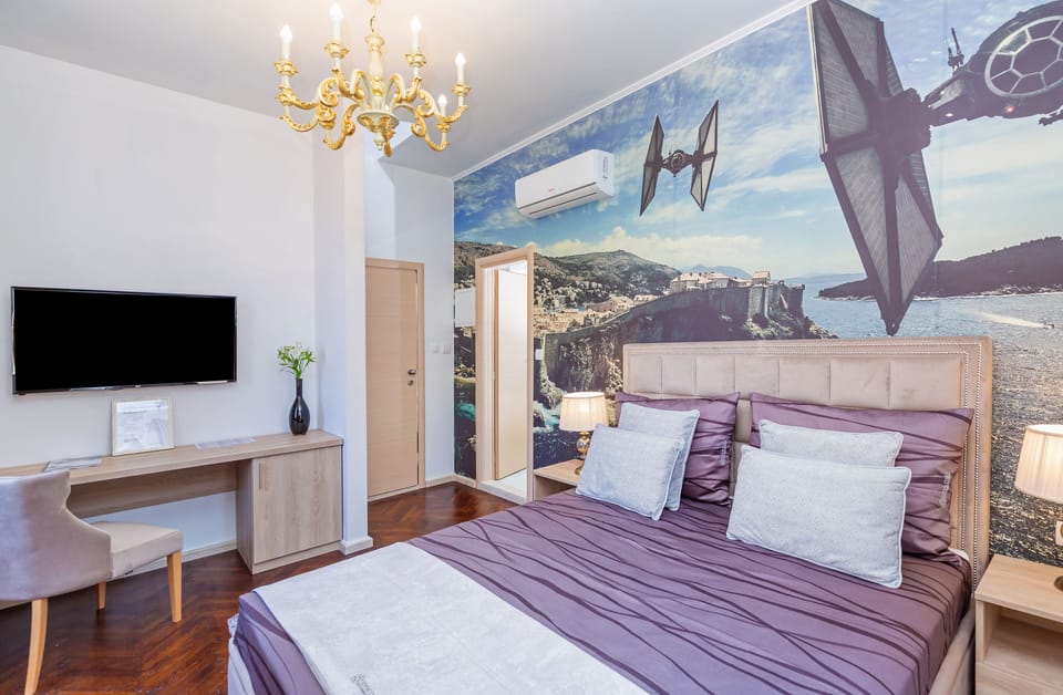 Deluxe Double Room, Sea View | Individually decorated, individually furnished, desk, iron/ironing board