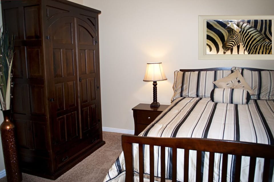 Bedroom 4 - Queen Bed