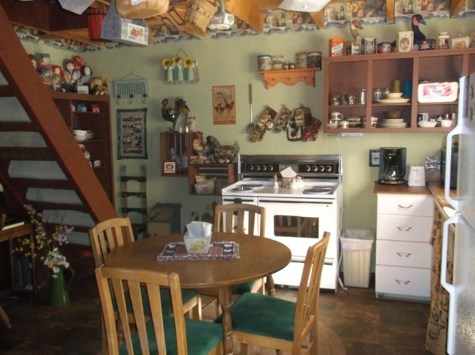 Rustic feel, with all the comforts of home!!