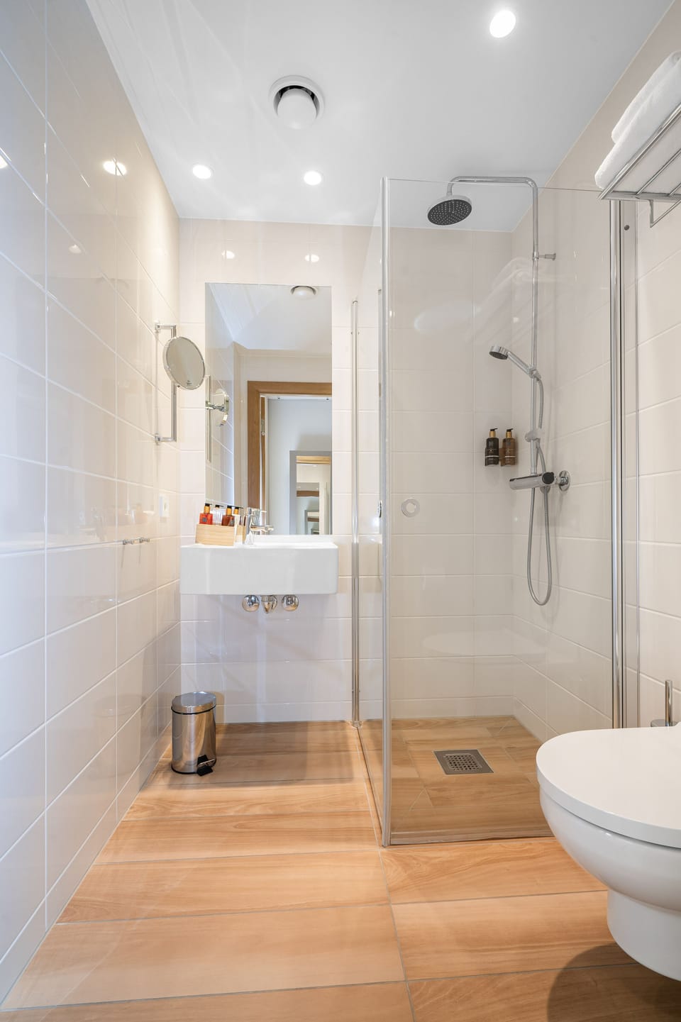 Shower, free toiletries, hair dryer, heated floors