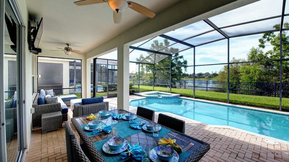 Pool Dining