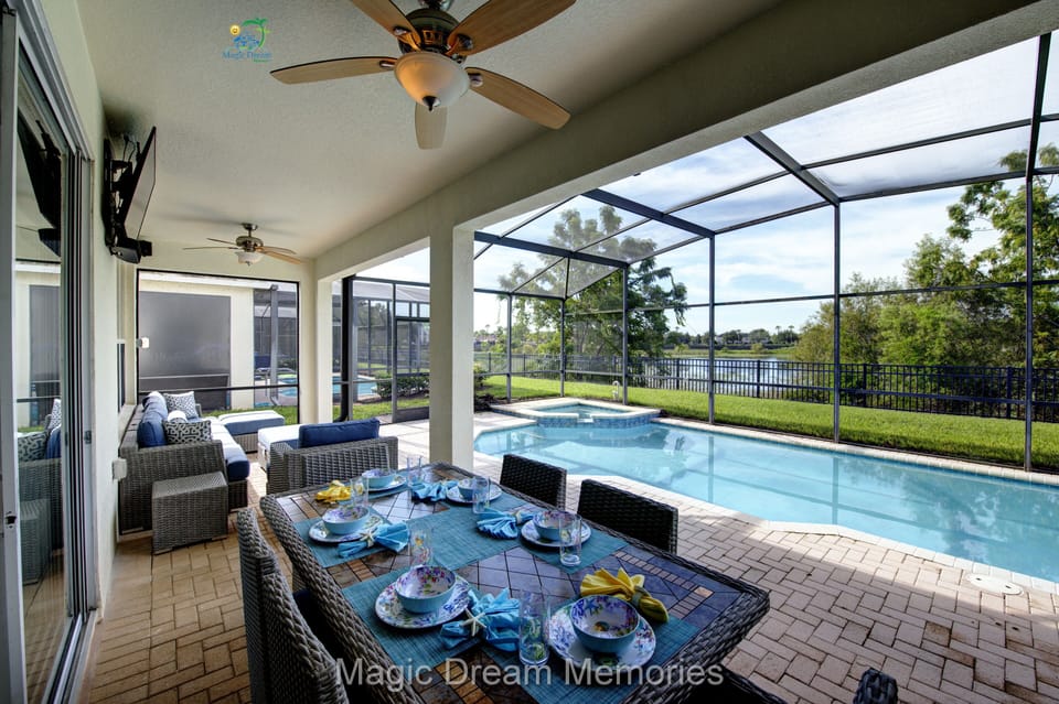Pool Dining