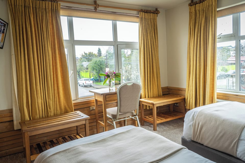 Room, 2 Twin Beds, Non Smoking | Desk, free WiFi, bed sheets
