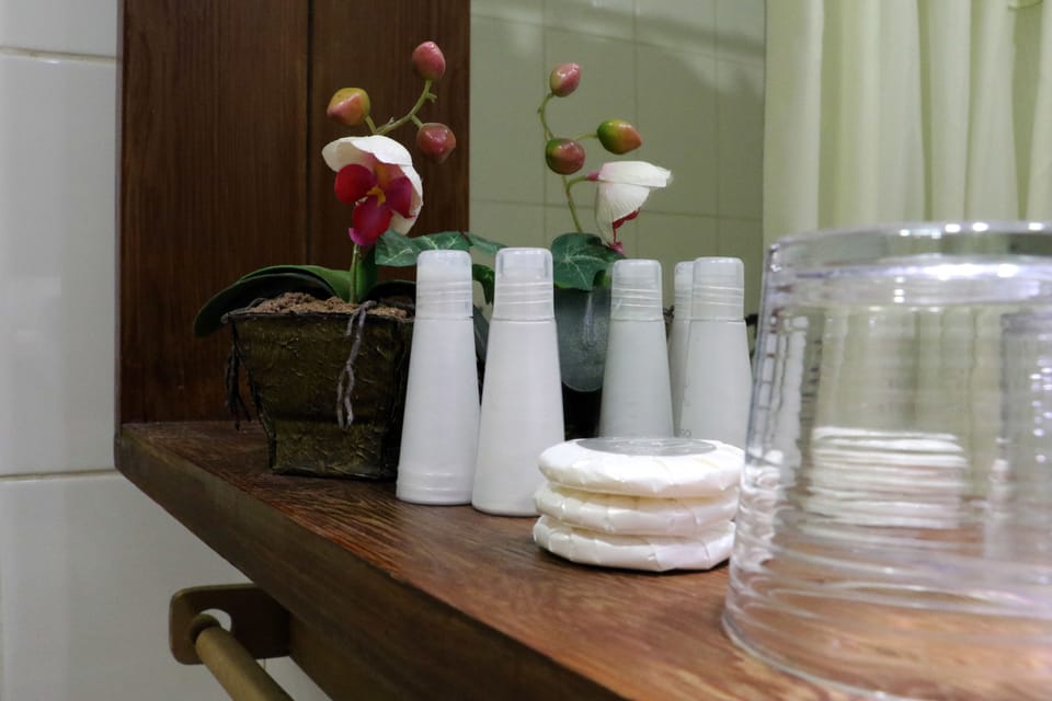 Standard Double Room, Non Smoking | Bathroom | Combined shower/tub, free toiletries, hair dryer, towels