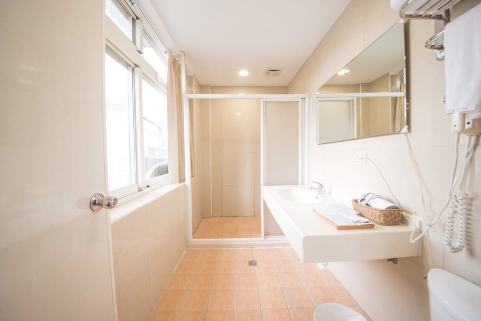 Comfort Double or Twin Room, 2 Double Beds, Non Smoking | Blackout drapes, free WiFi, bed sheets