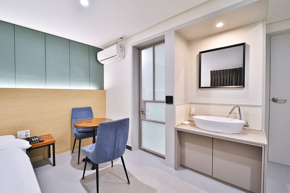 Deluxe Double Room | Hypo-allergenic bedding, individually decorated, individually furnished