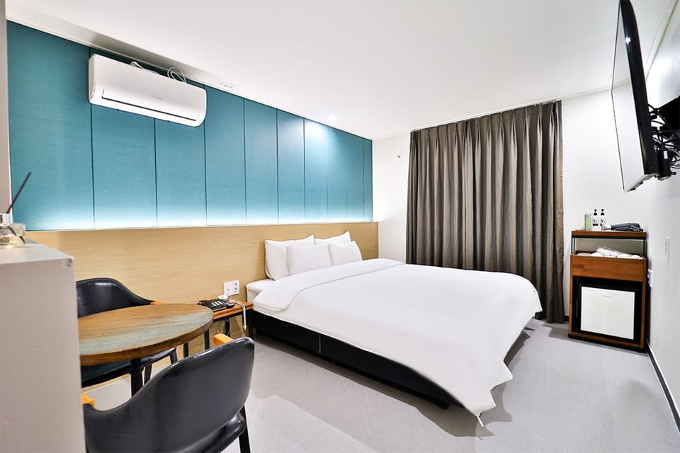Standard Double Room | Hypo-allergenic bedding, individually decorated, individually furnished