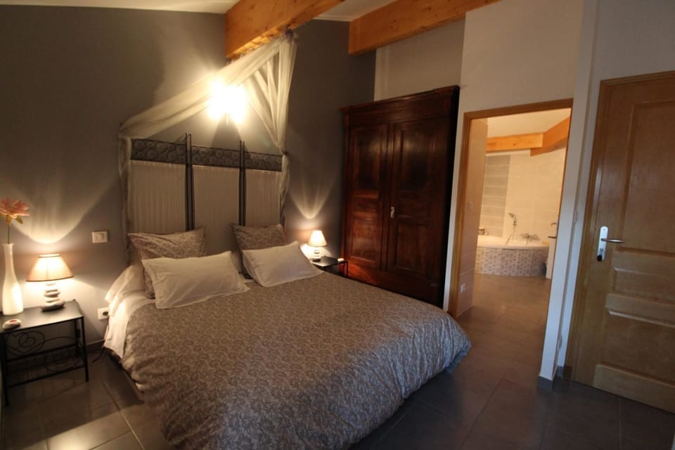Romantic Double Room (Bouche Rouge) | Premium bedding, individually decorated, individually furnished