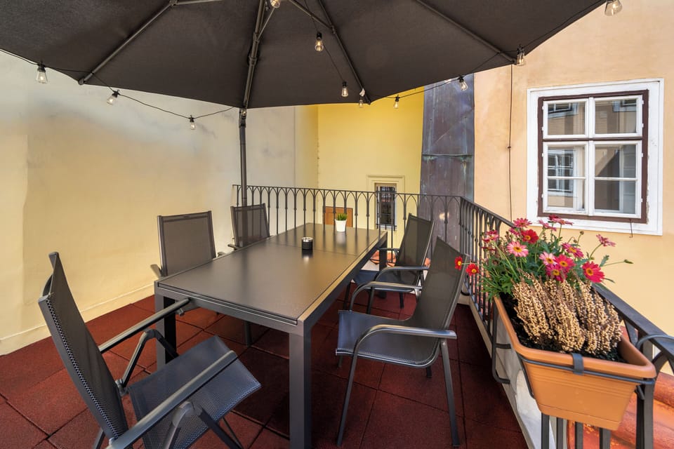 Shared terrace for all guests in the courtyard on the 1st floor