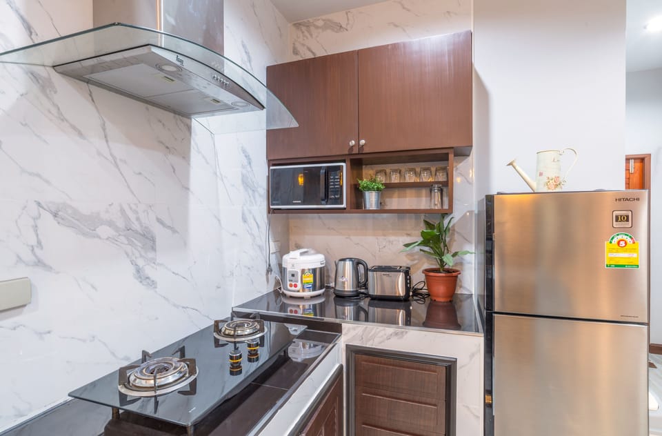 Family Villa | Private kitchen | Full-size fridge, microwave, stovetop, coffee/tea maker