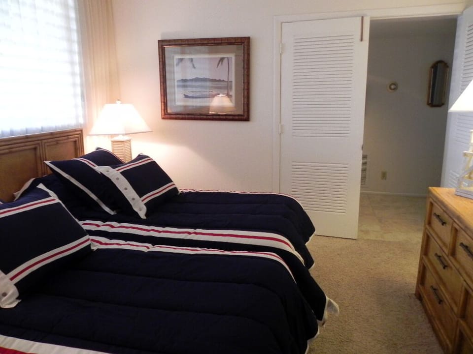Beachplace 5-402 guest bedroom