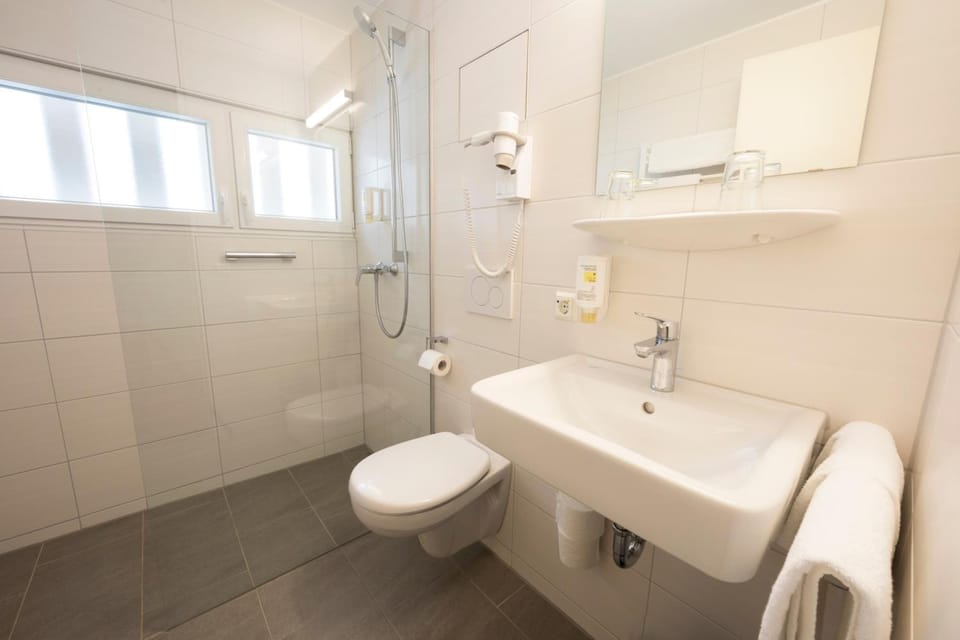 Shower, free toiletries, hair dryer, towels