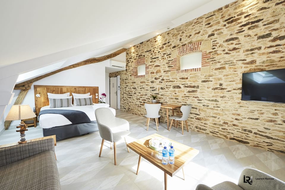 Family Suite | Living area | Flat-screen TV