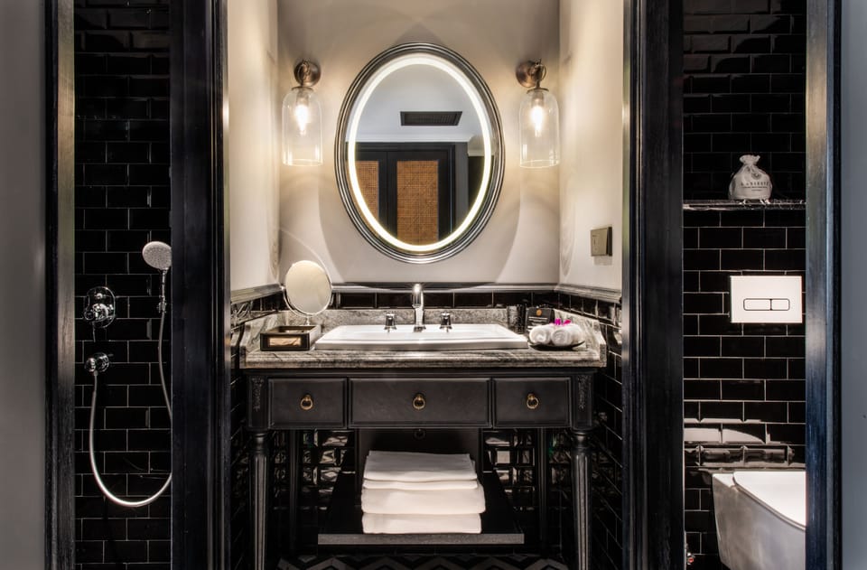 Bathroom sink