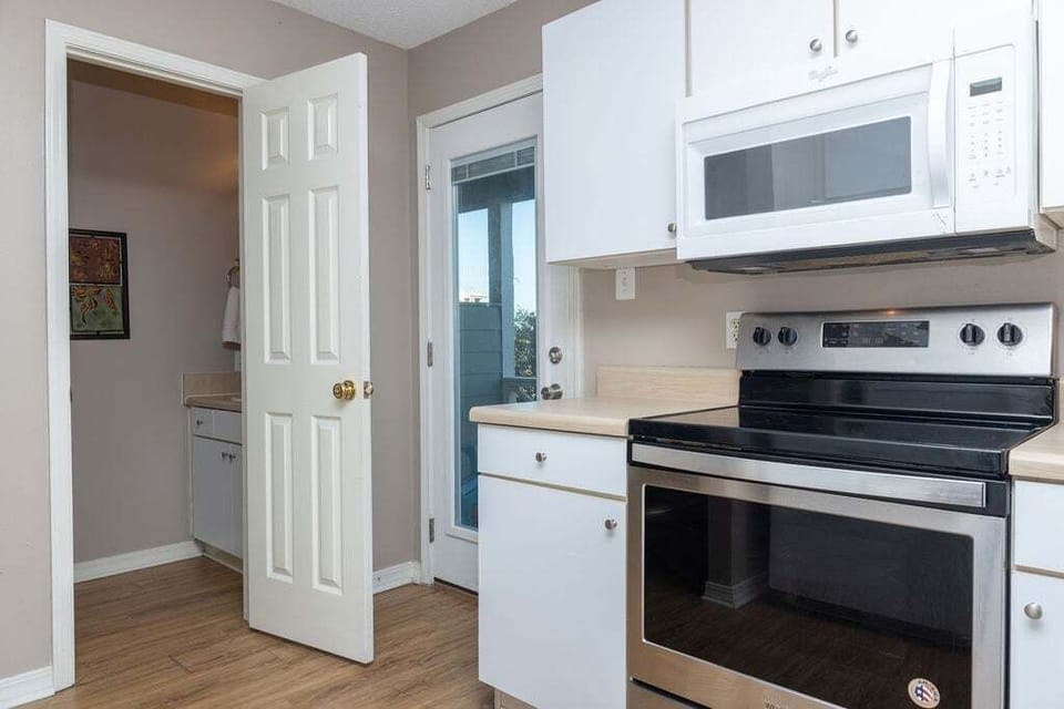 Duplex, 2 Bedrooms | Private kitchen | Coffee/tea maker, fridge, oven, toaster