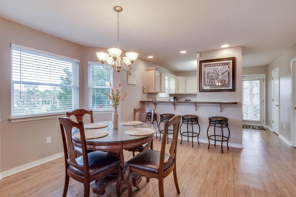 Duplex, 2 Bedrooms | Dining