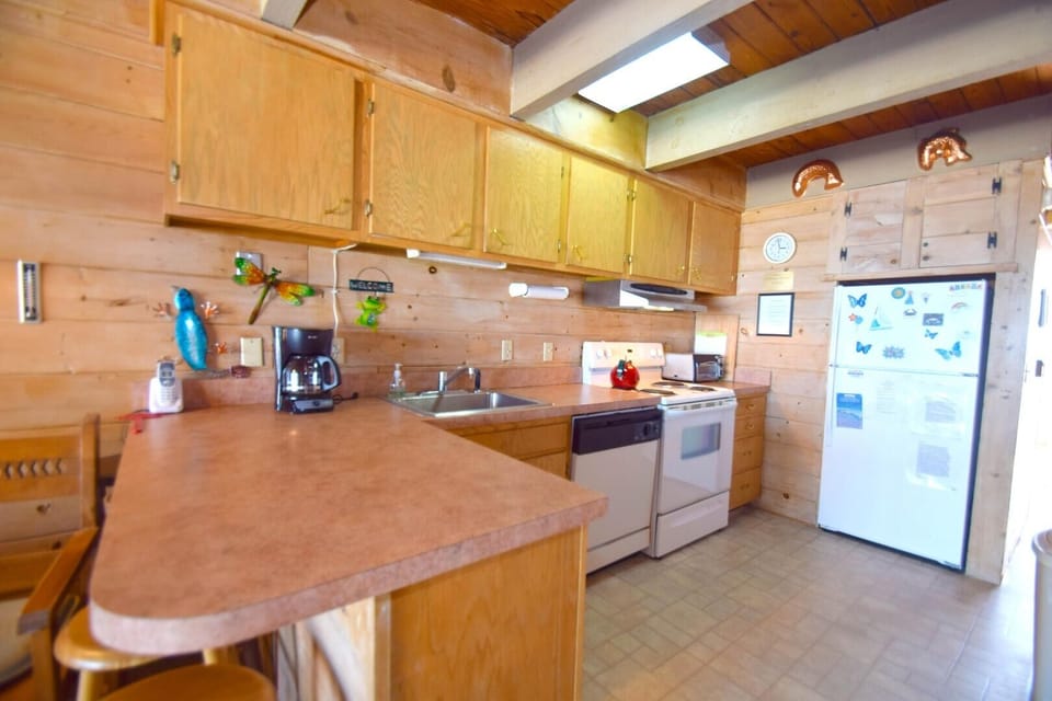 Townhome, 4 Bedrooms | Private kitchen | Fridge, microwave, dishwasher, coffee/tea maker