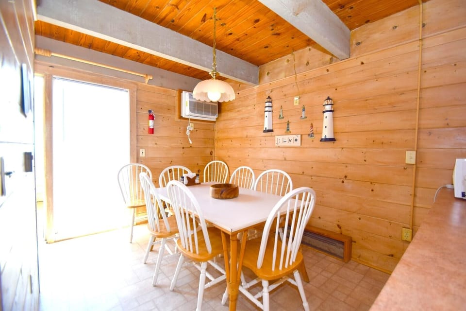 Townhome, 4 Bedrooms | Dining