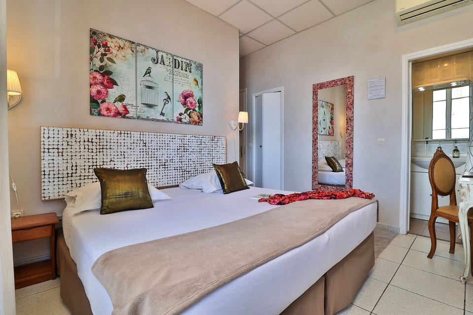 Standard Room, 2 Twin Beds, City View | Desk, iron/ironing board, free WiFi, bed sheets