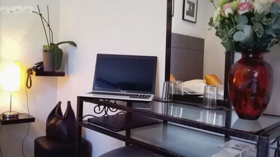 Standard Twin Room | Desk, iron/ironing board, free WiFi, bed sheets
