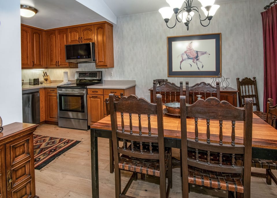 Condo, 2 Bedrooms | Private kitchen | Dining tables