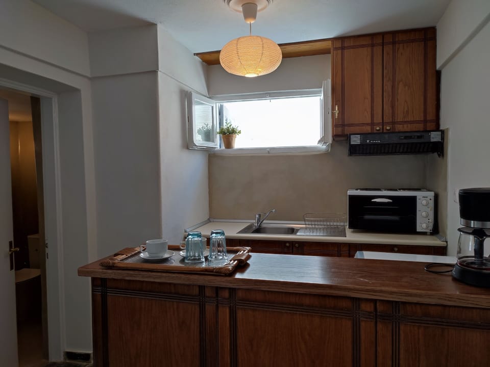Standard Studio, Sea View | Private kitchen | Fridge, microwave, stovetop, coffee/tea maker