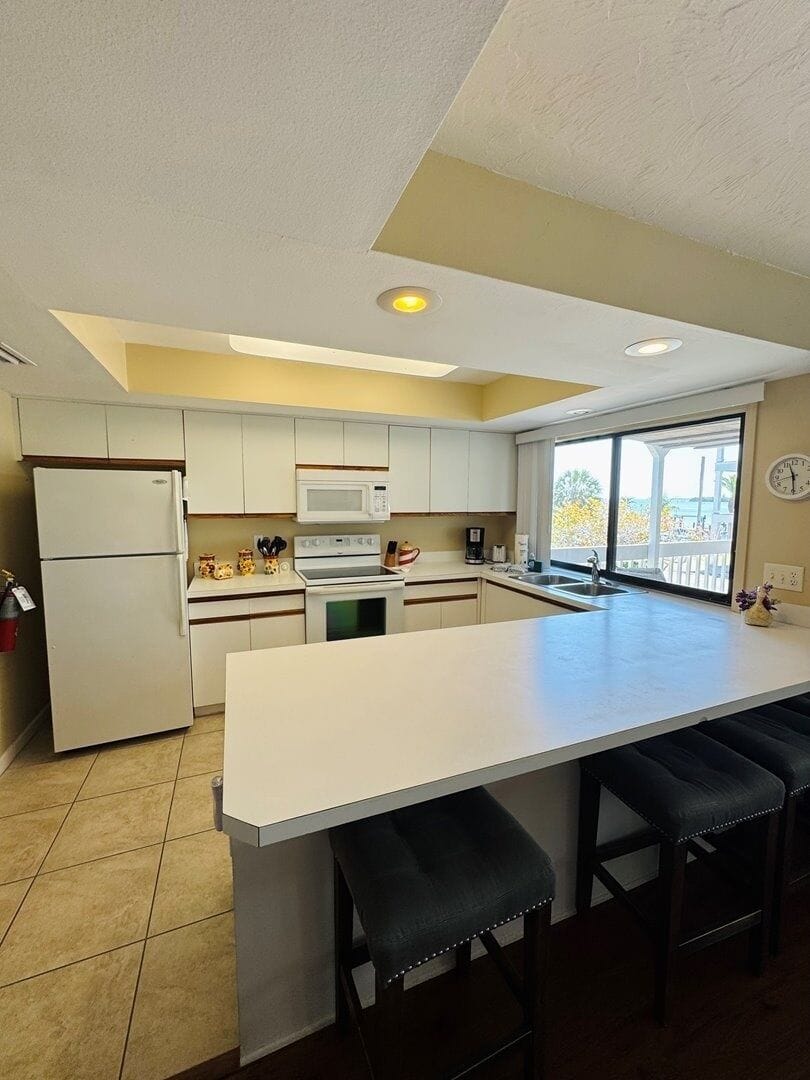 Apartment, 2 Bedrooms | Private kitchen | Coffee/tea maker