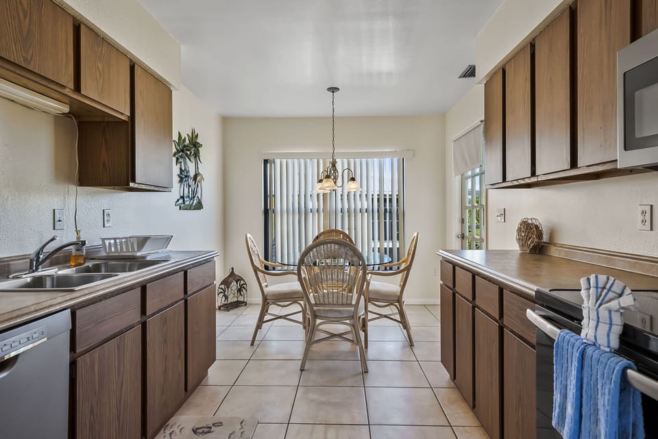 Condo, 2 Bedrooms | Private kitchen