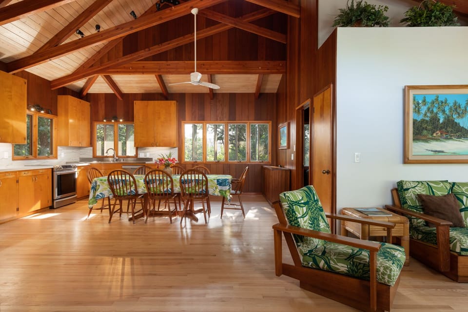 Open kitchen and living room upstairs