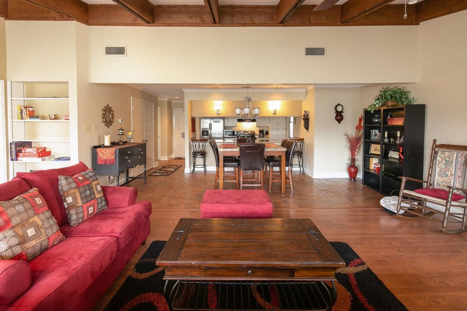 Condo, 2 Bedrooms | Living area