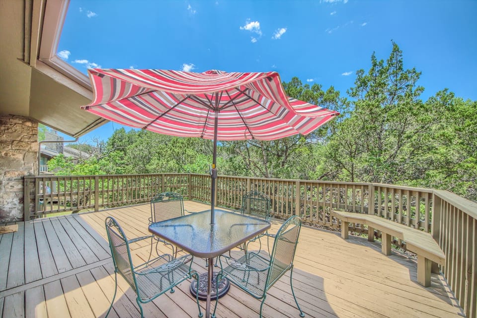 Condo, 2 Bedrooms | Property grounds