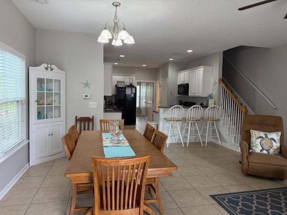 House, 5 Bedrooms | Dining
