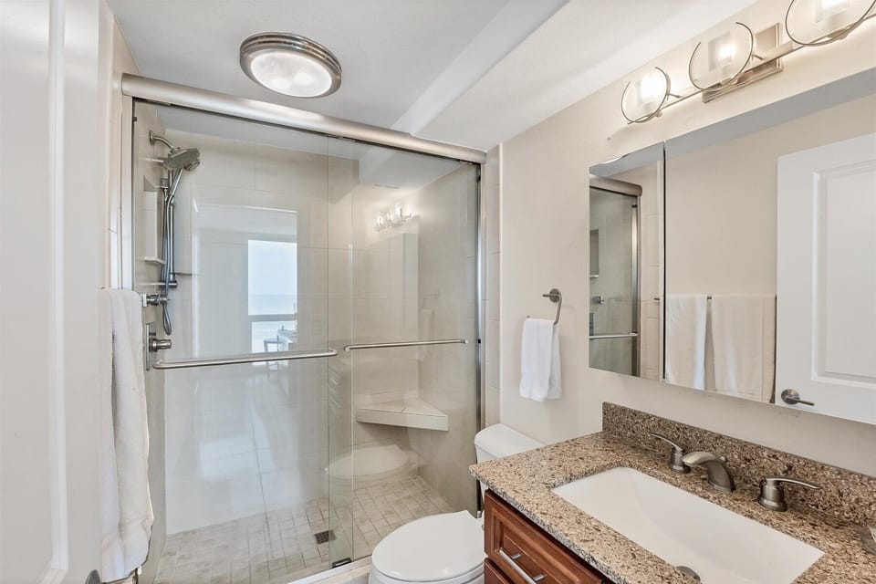 Arbomar 302 by FVC - Primary Bathroom