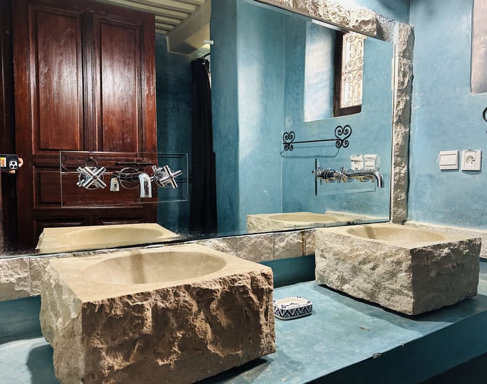 Deluxe Double Room, Ensuite, Courtyard View (Tombouctou) | Room amenity
