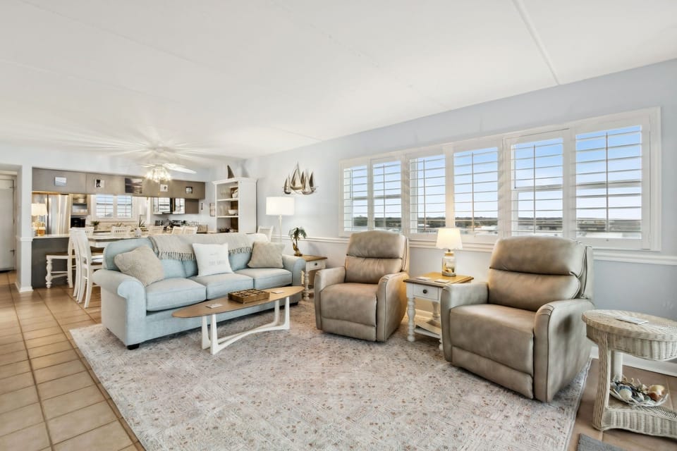 Condo, 2 Bedrooms | Living area