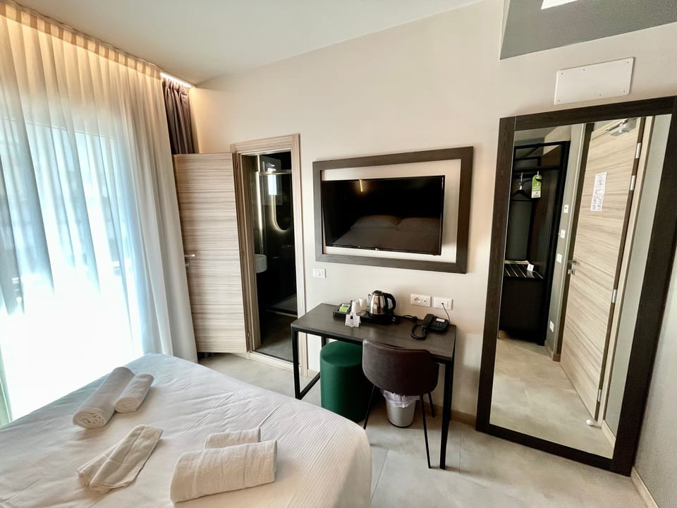 Superior Room | Minibar, in-room safe, free WiFi, bed sheets