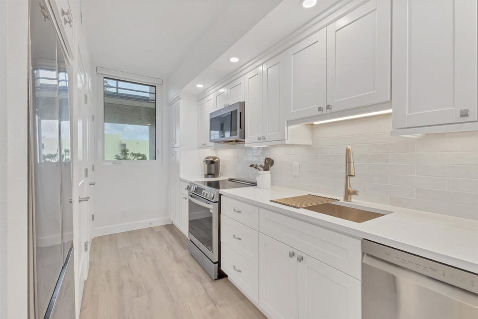 Beachplace 9-502 by FVC - Kitchen